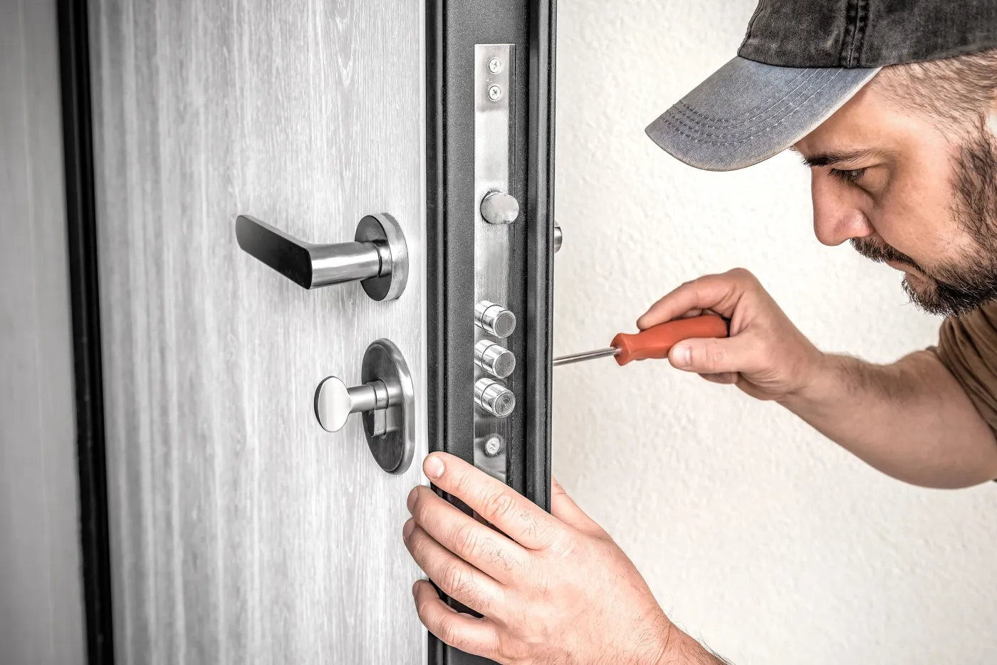 Pose d'une serrure multipoints sur une porte blindée d'appartement à Saint-Germain-des-Prés (75006)